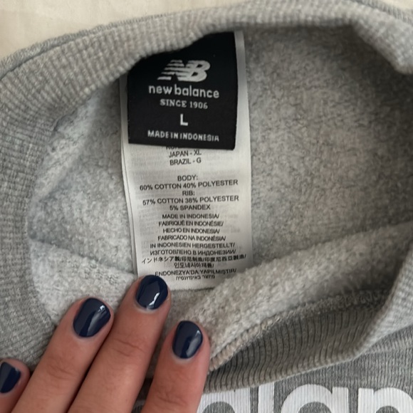 Women’s New Balance Crewneck Sweater - L - Like new - Picture 3 of 4